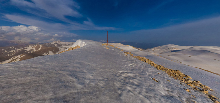 Вершина горы Кизлар Сивриси - 3068 м